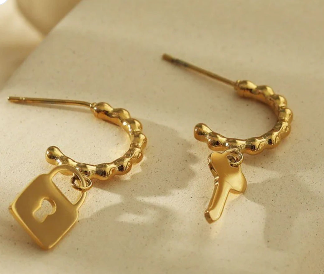 Hackney Nine, Love Lock